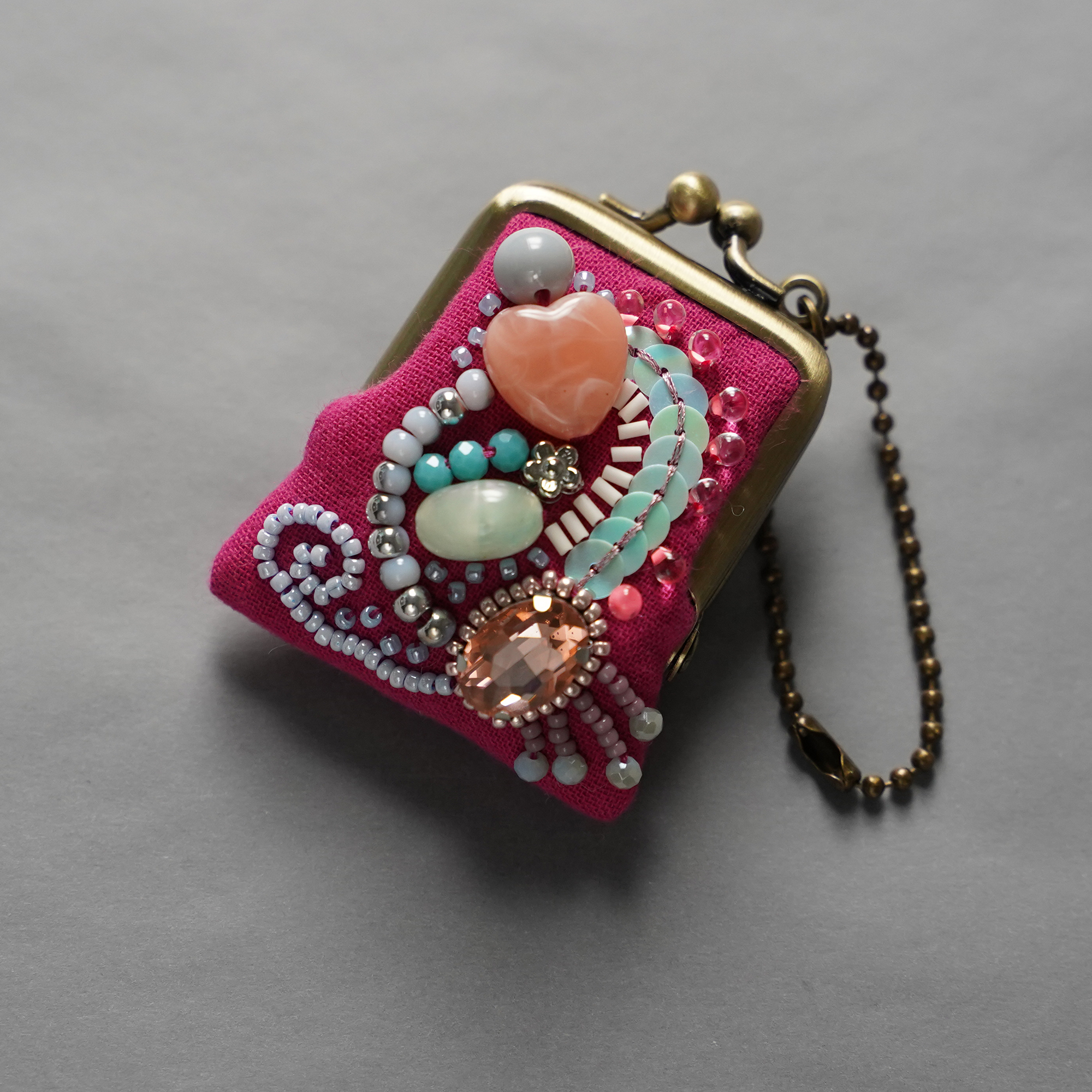 ヴィンテージ ビーズ刺繍 アクセサリーケース 小さなビーズ刺繍のがま口 No.79 グリーン×ウール ネックレス・バッグ