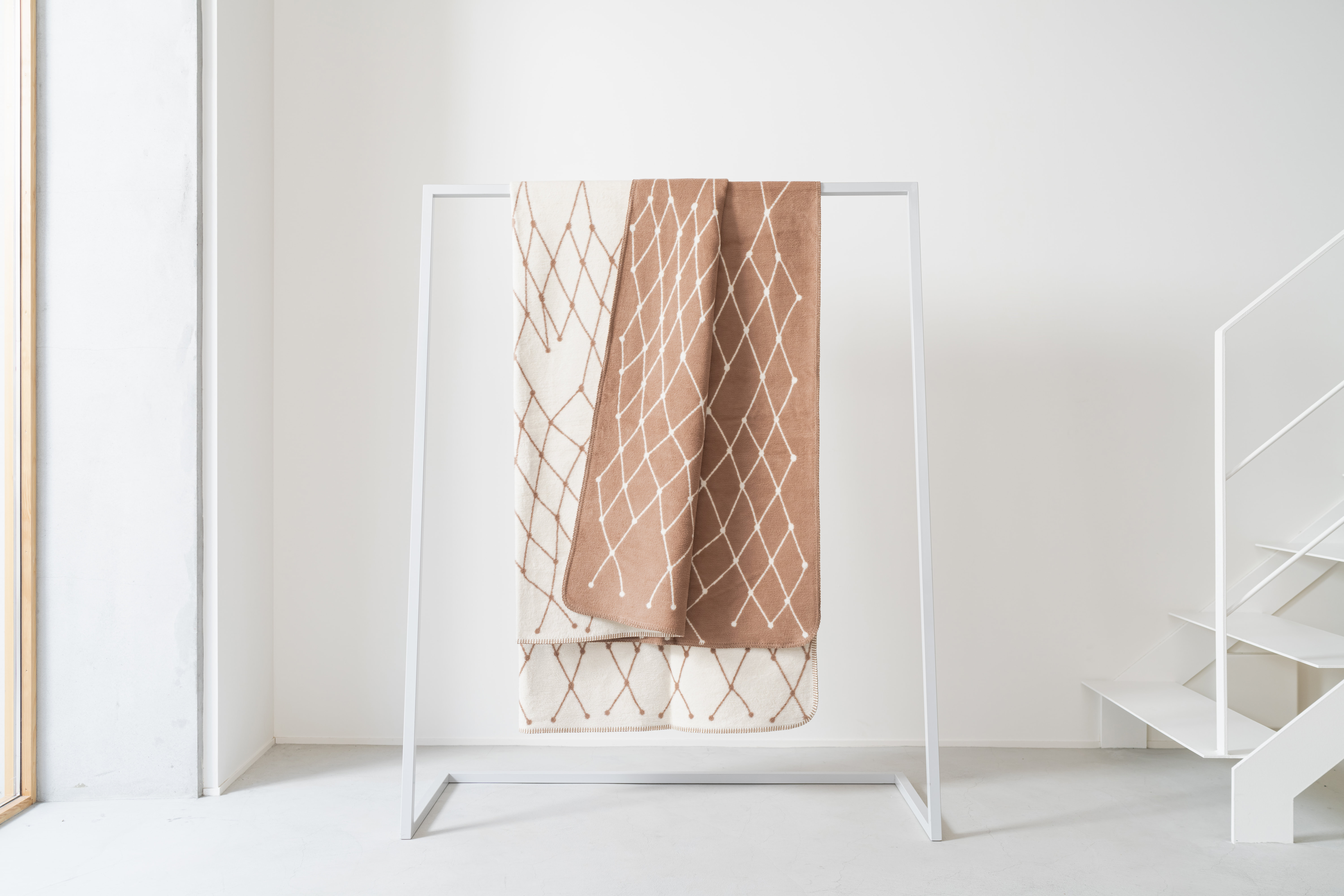 bastisRIKE | THE GRID - COTTON BLANKET (brown) | ブランケット 北欧 シンプル ブラウン  インテリアを仕入れる | ECモールに無い商品の仕入れならorosy（オロシー）